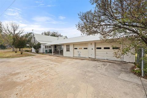 A home in Cranfills Gap