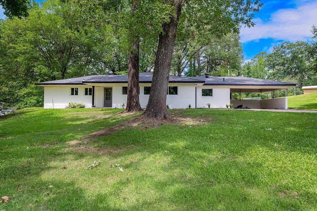 18 Lake Forest Hills