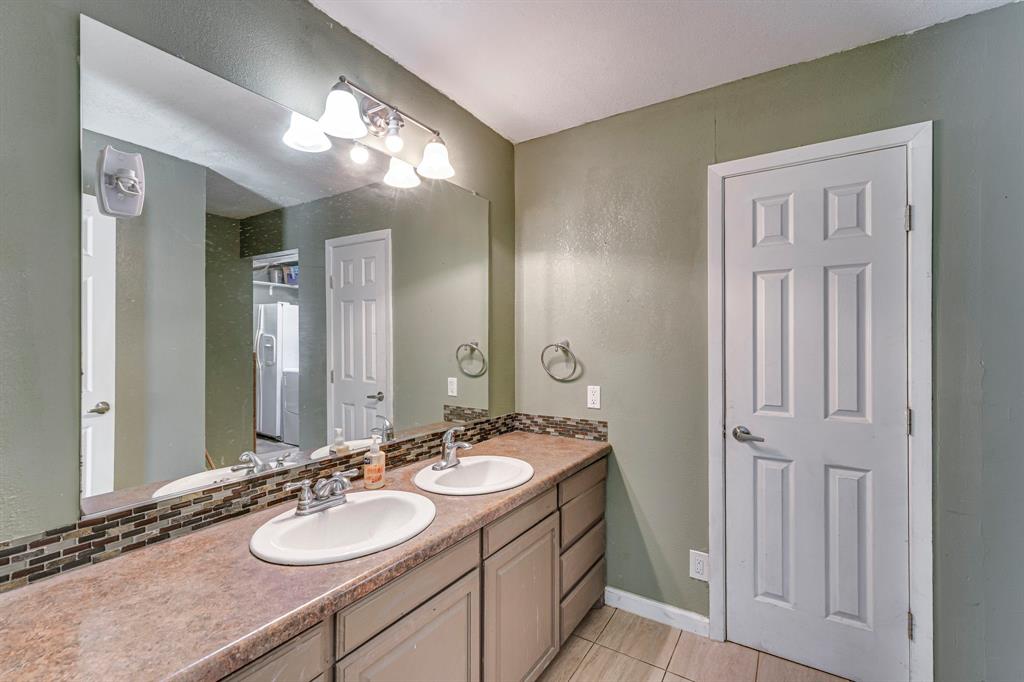 E Bellow - Commercial Sale