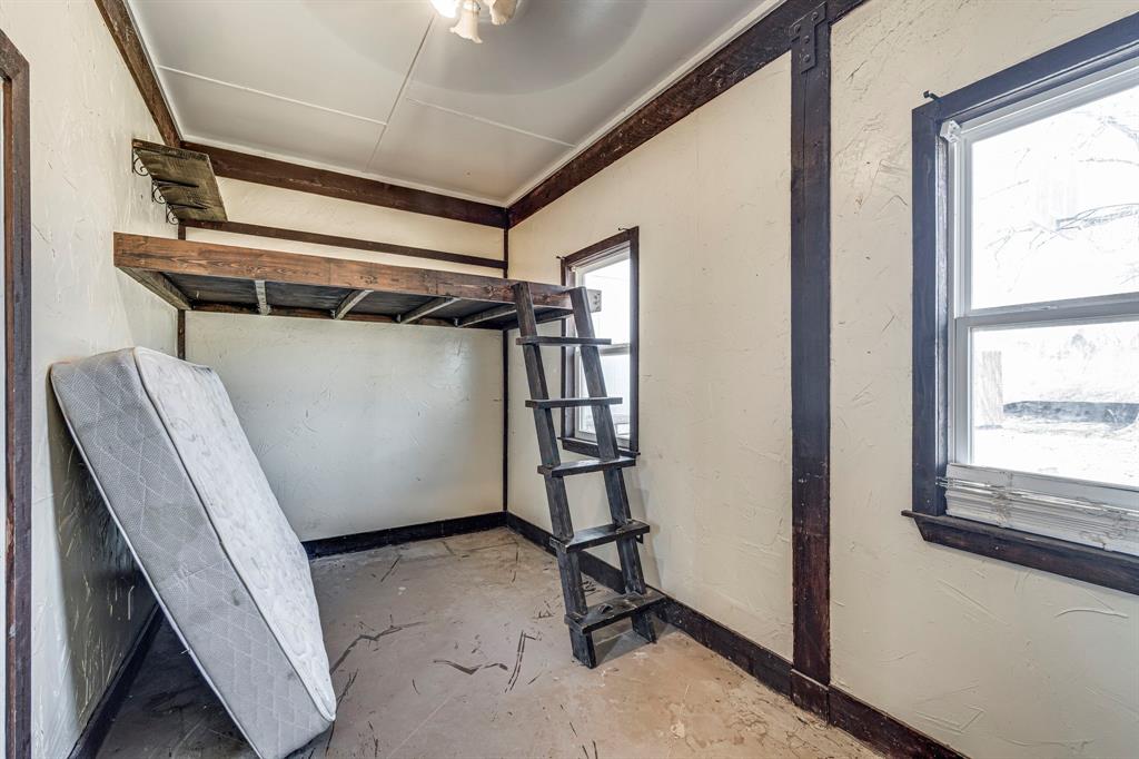 E Bellow - Commercial Sale