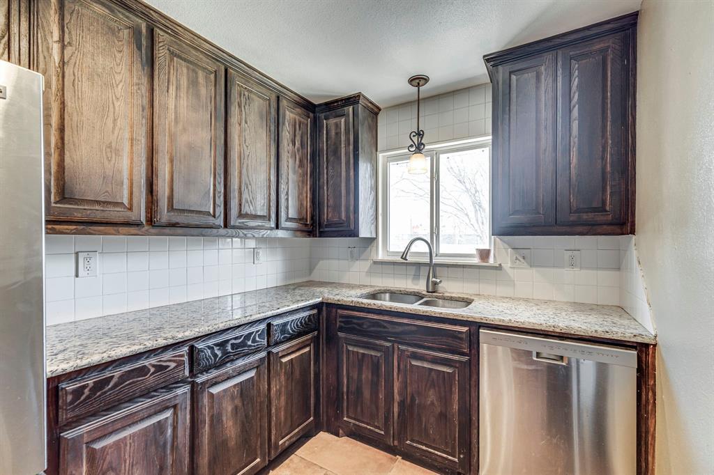 E Bellow - Commercial Sale