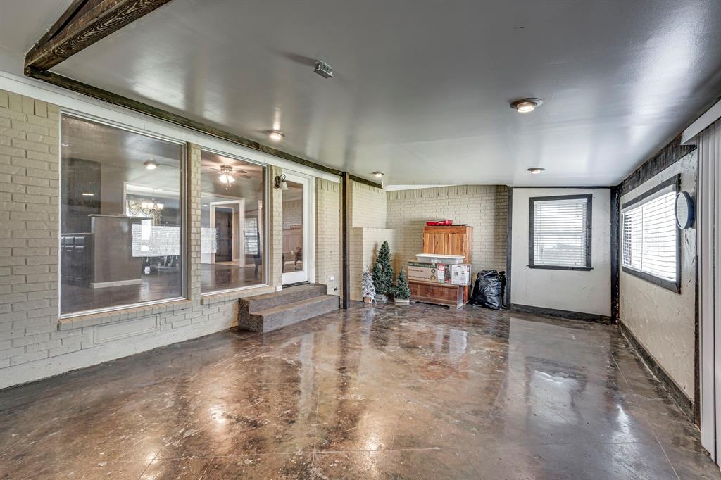 E Bellow - Commercial Sale