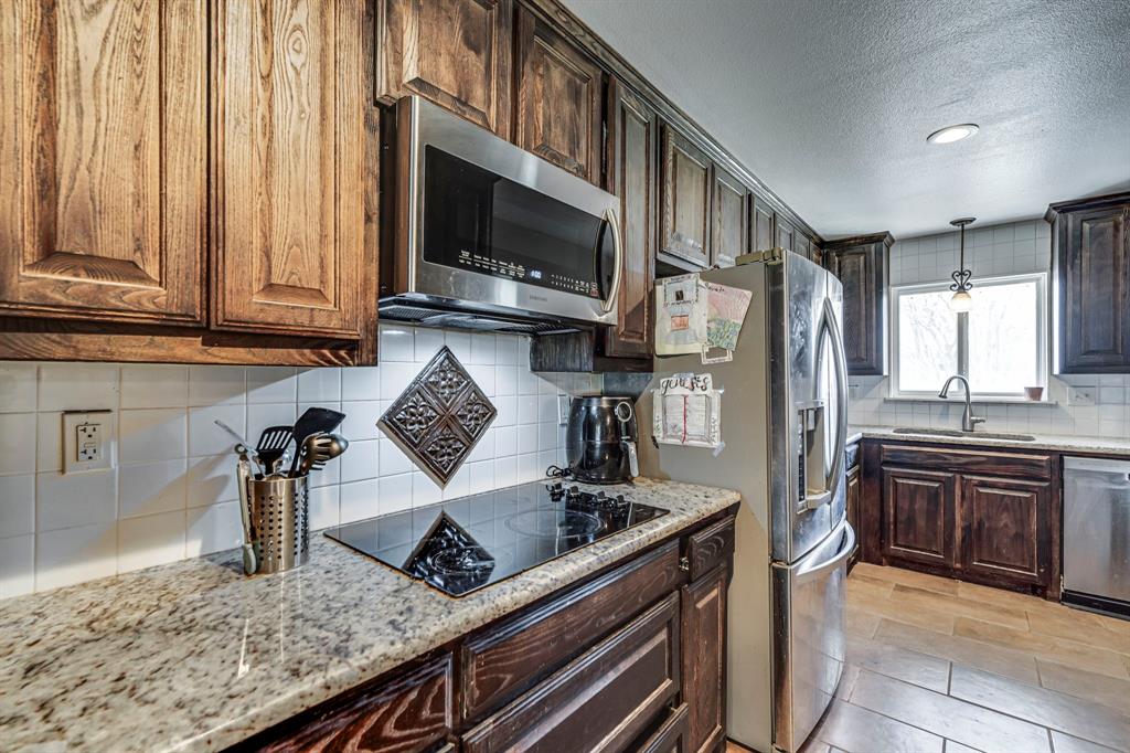 E Bellow - Commercial Sale