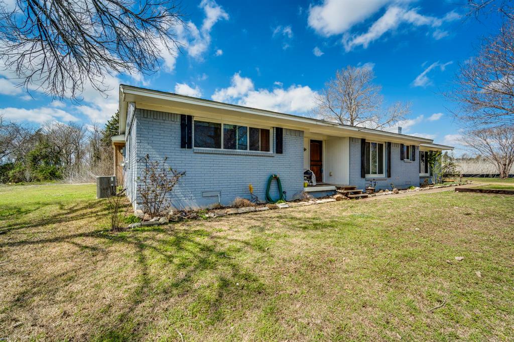 E Bellow - Commercial Sale