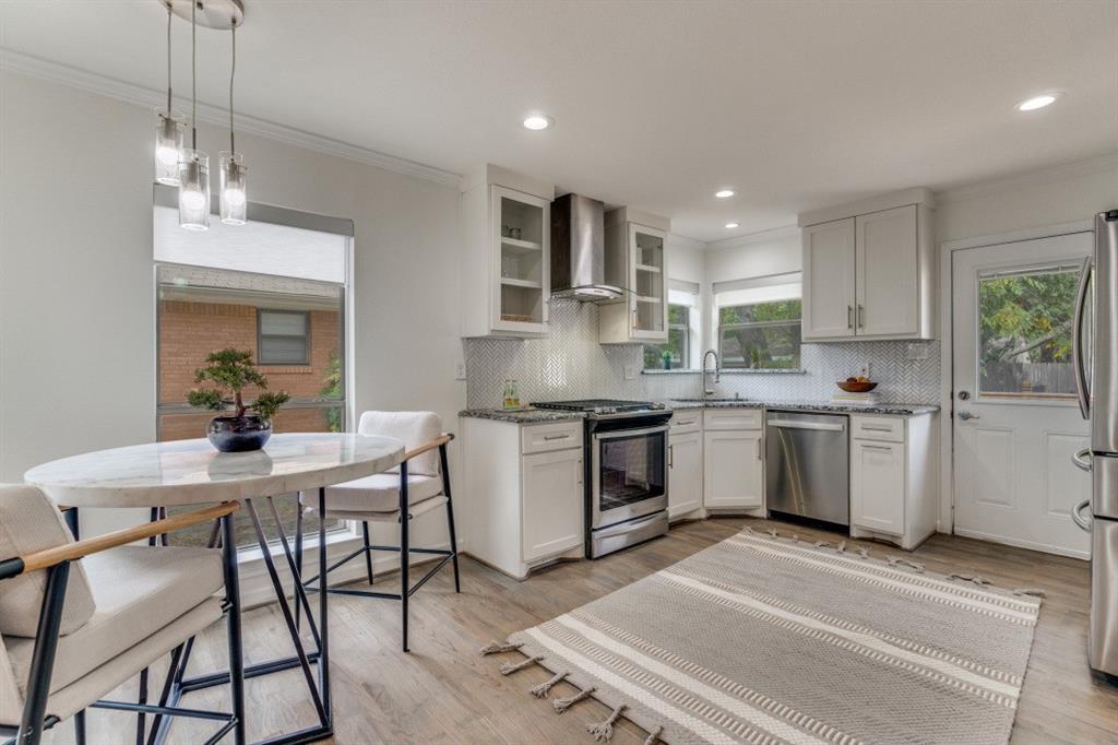 2537 W 10th Street