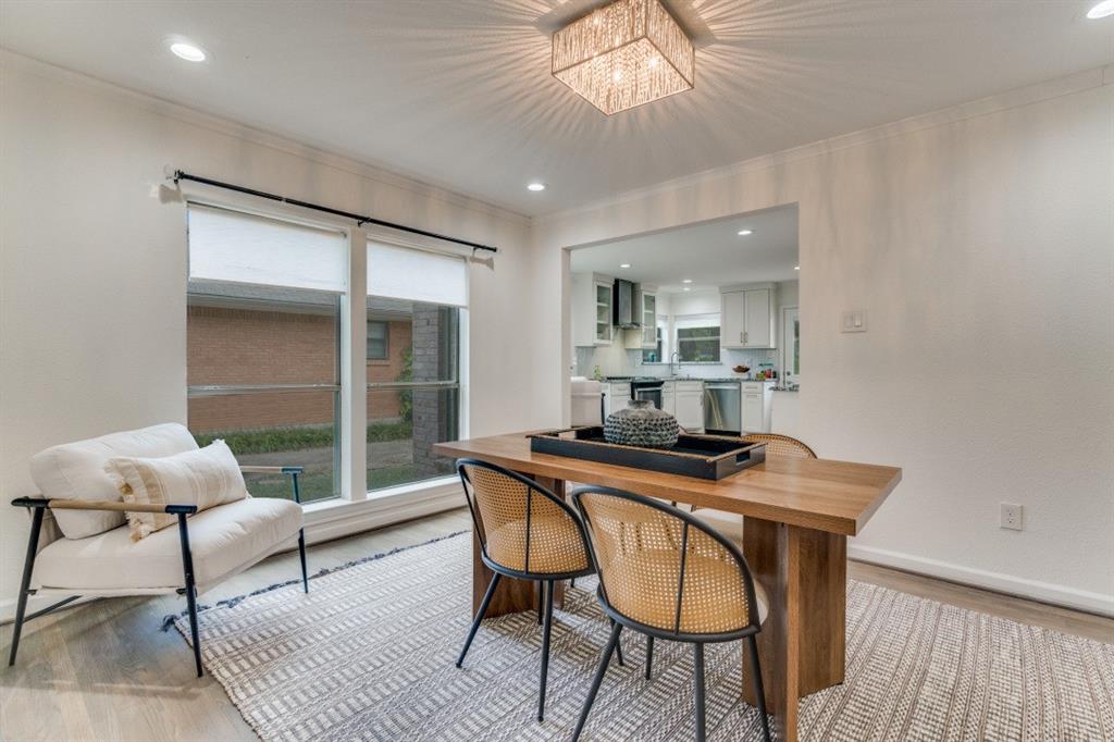 2537 W 10th Street