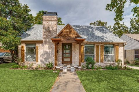 Photo of 2537 W 10th Street, Dallas, TX 75211 (MLS # 21069787)