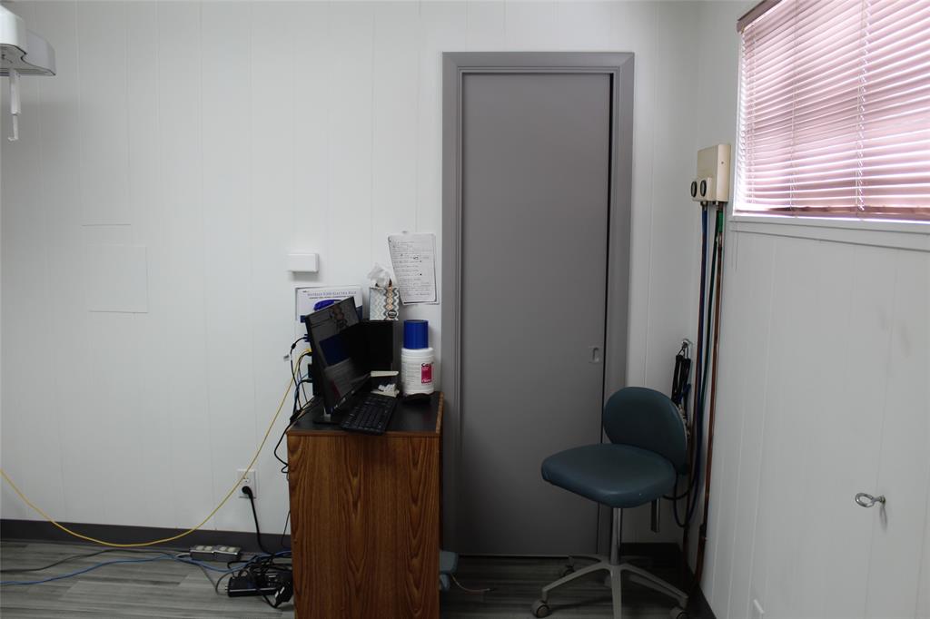 HYDE-JENNINGS SUBDIVISION - Commercial Lease