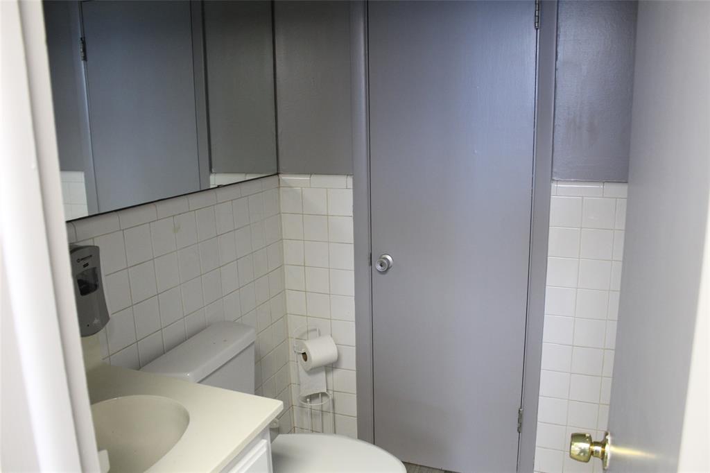 HYDE-JENNINGS SUBDIVISION - Commercial Lease