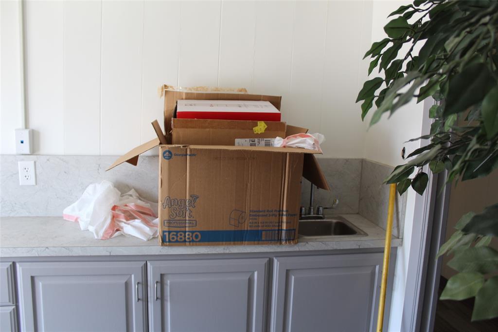 HYDE-JENNINGS SUBDIVISION - Commercial Lease