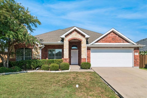 Photo of 2021 River BRK, Heartland, TX 75126 (MLS # 21370609)
