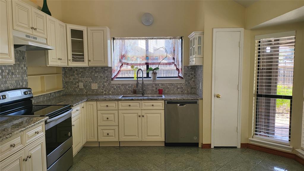 1402 Glenwillow Drive