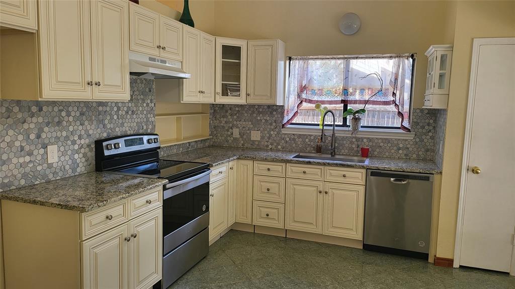 1402 Glenwillow Drive