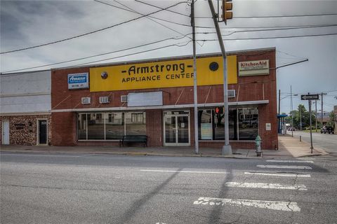 Photo of 2527 Johnson Street, Greenville, TX 75401 (MLS # 21246456)