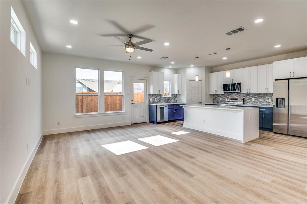 Dallas, Texas 75235, United States, 2 Bedrooms Bedrooms, ,3 BathroomsBathrooms,Residential,Active,76911