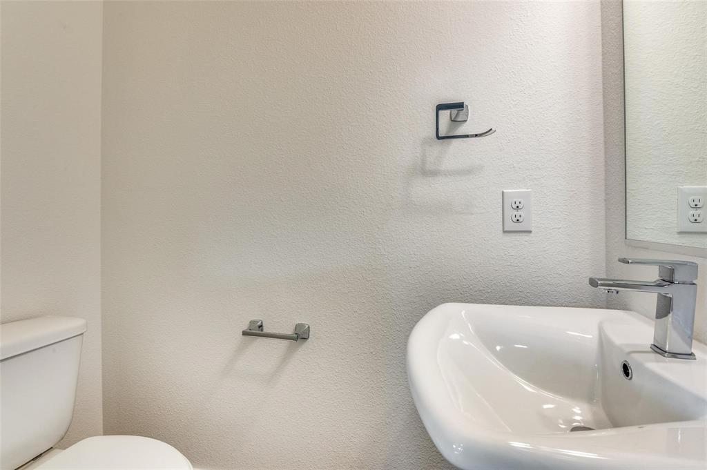 Dallas, Texas 75235, United States, 2 Bedrooms Bedrooms, ,3 BathroomsBathrooms,Residential,Active,76911