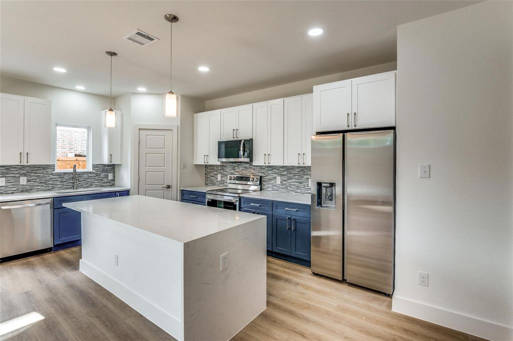 Dallas, Texas 75235, United States, 2 Bedrooms Bedrooms, ,3 BathroomsBathrooms,Residential,Active,76911