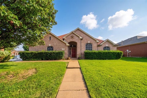 Photo of 701 Boone Trail, Mansfield, TX 76063 (MLS # 21330529)