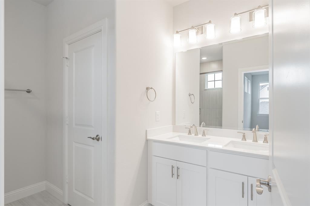 Lake Parc Vlg - Residential Lease