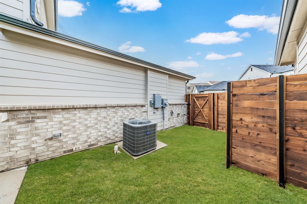 Lake Parc Vlg - Residential Lease