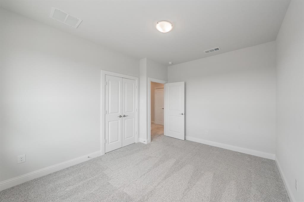 Lake Parc Vlg - Residential Lease