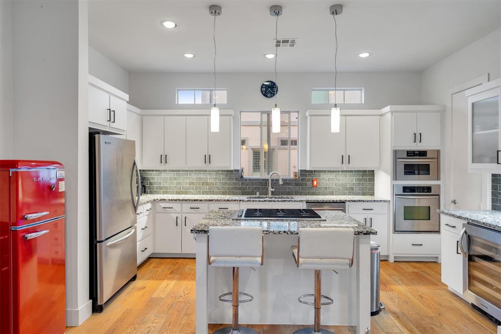 Lewis Court Twnhms - Residential