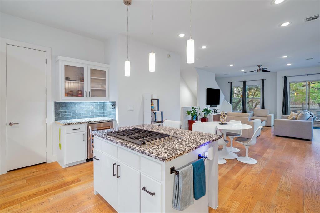 Lewis Court Twnhms - Residential