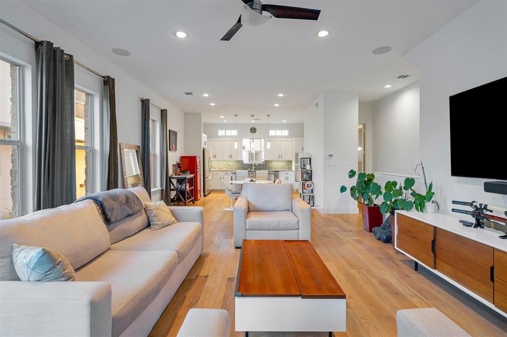 Lewis Court Twnhms - Residential