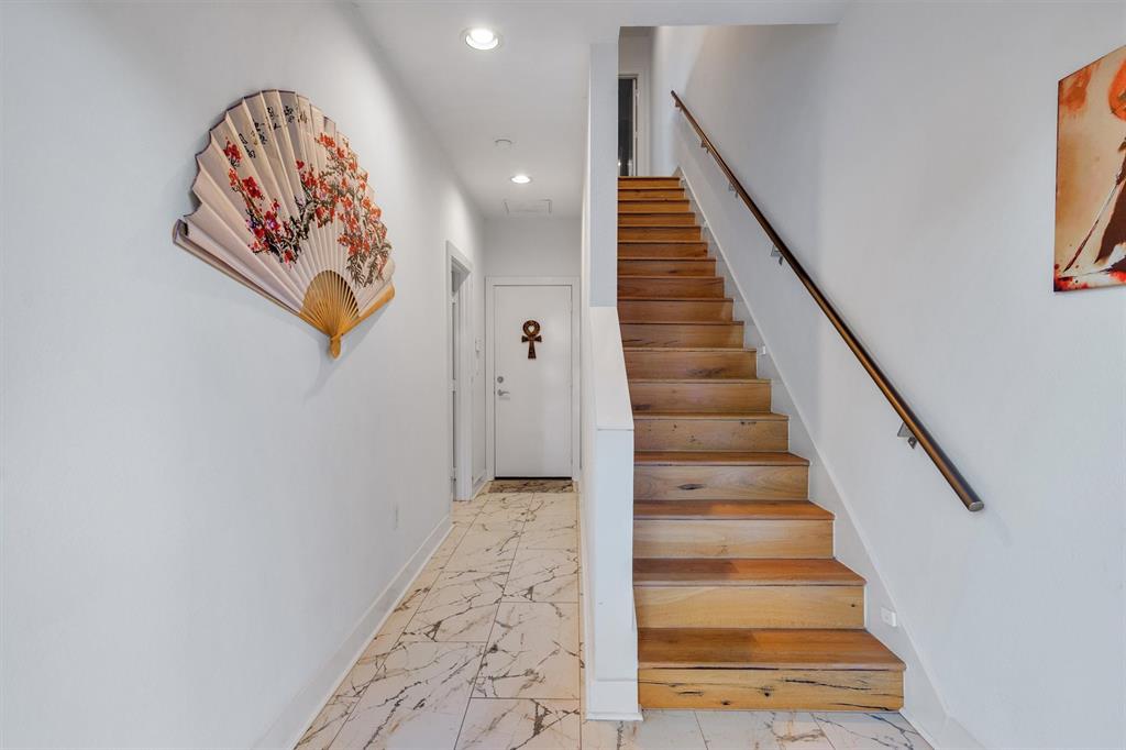 Lewis Court Twnhms - Residential