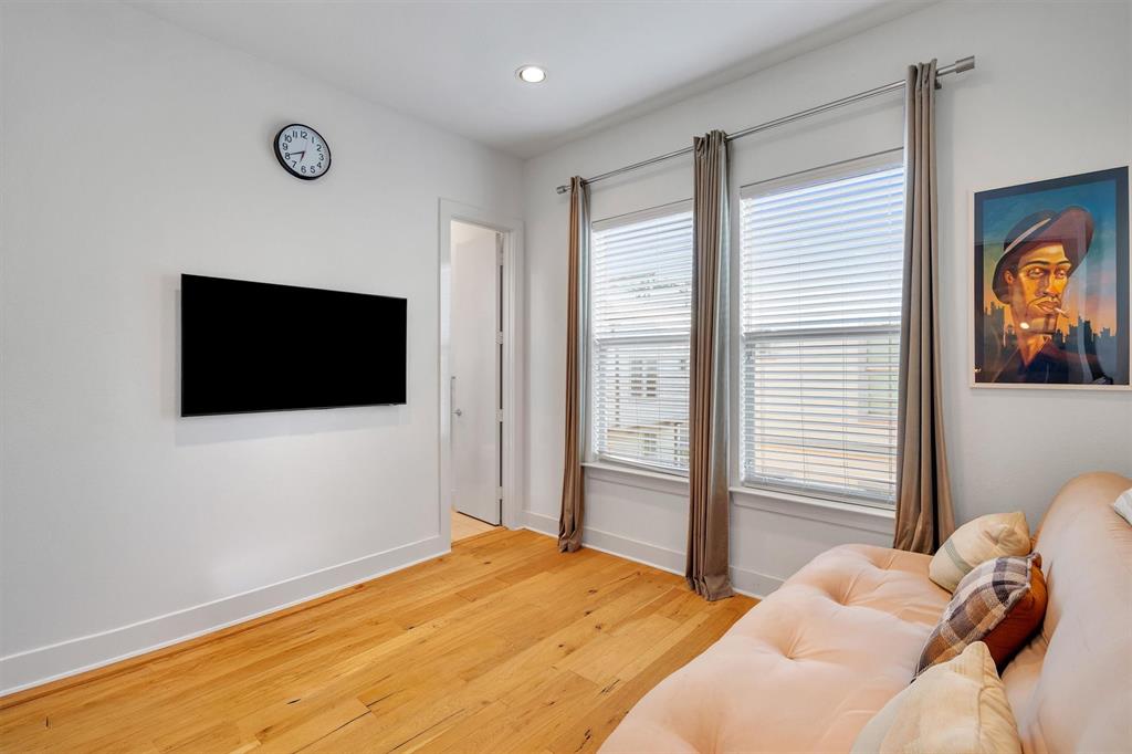 Lewis Court Twnhms - Residential