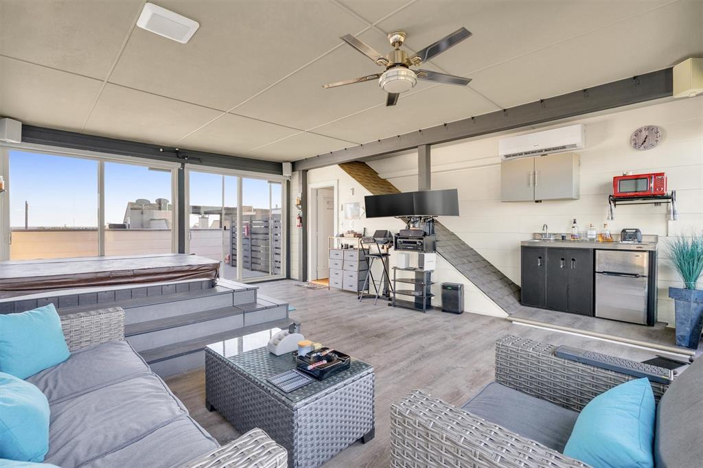 Lewis Court Twnhms - Residential