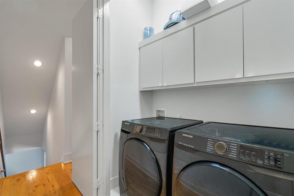 Lewis Court Twnhms - Residential