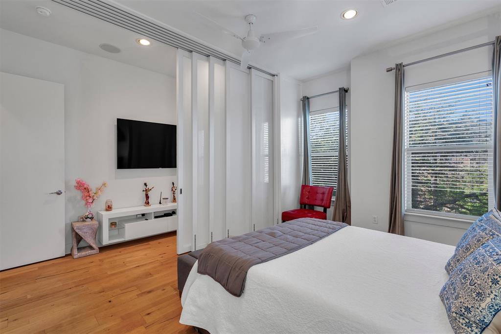 Lewis Court Twnhms - Residential