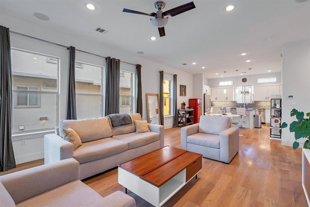 Lewis Court Twnhms - Residential