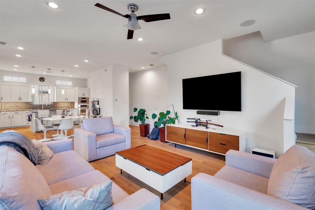 Lewis Court Twnhms - Residential