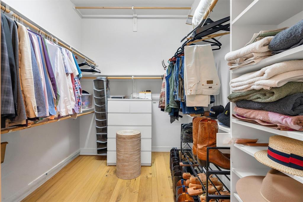 Lewis Court Twnhms - Residential