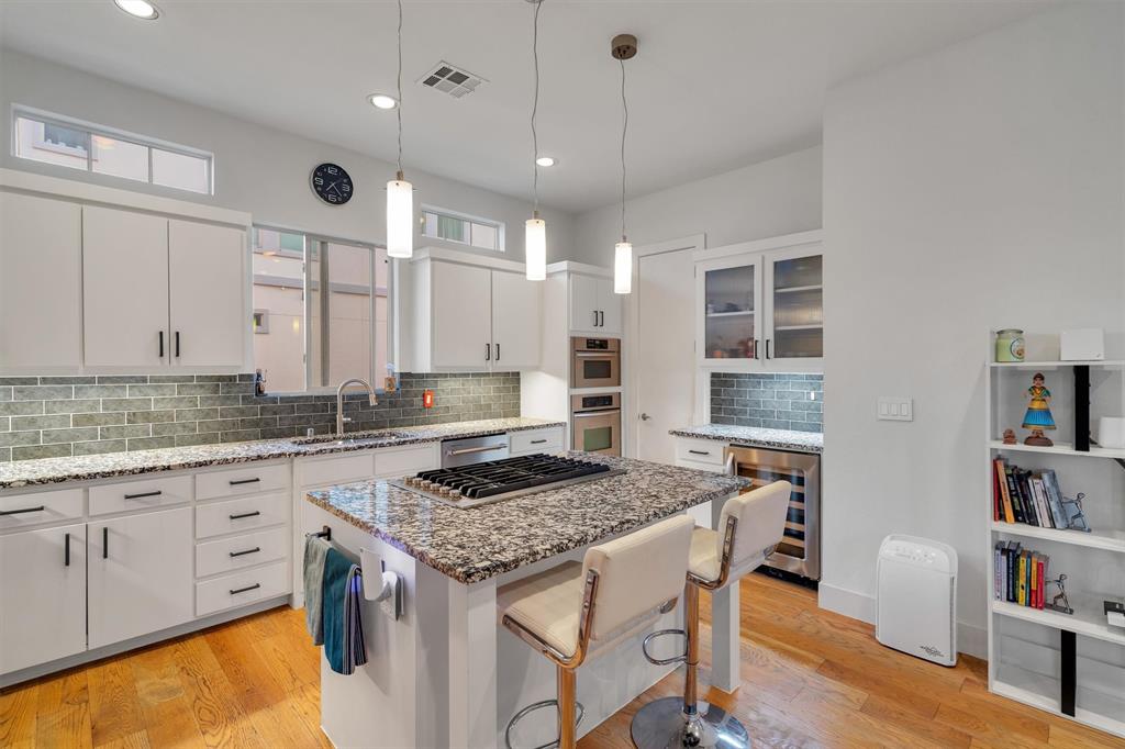 Lewis Court Twnhms - Residential