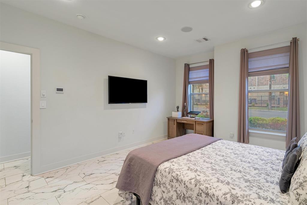 Lewis Court Twnhms - Residential