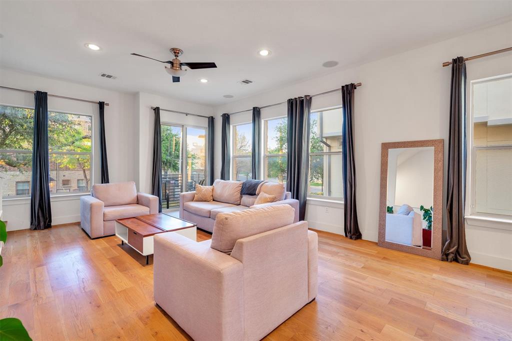 Lewis Court Twnhms - Residential