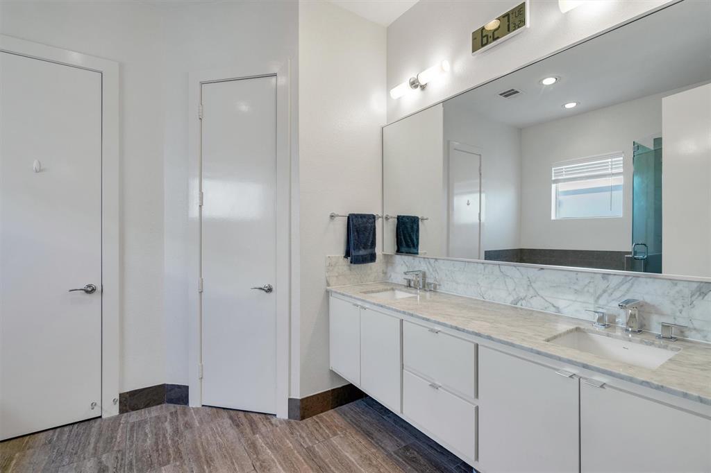 Lewis Court Twnhms - Residential