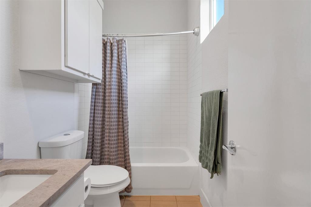 Lewis Court Twnhms - Residential