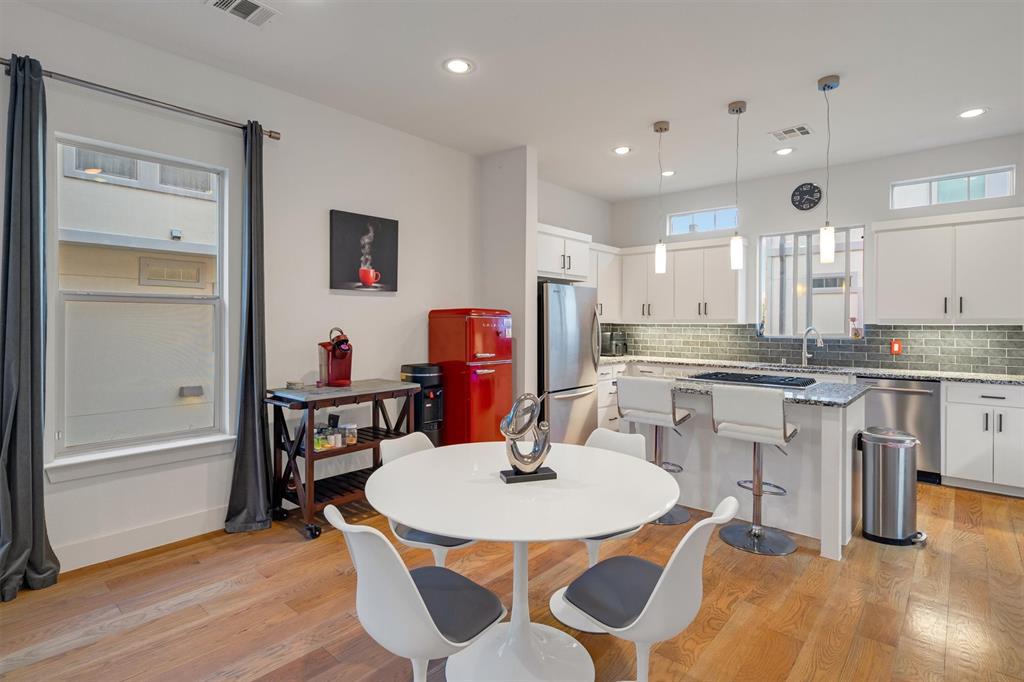 Lewis Court Twnhms - Residential