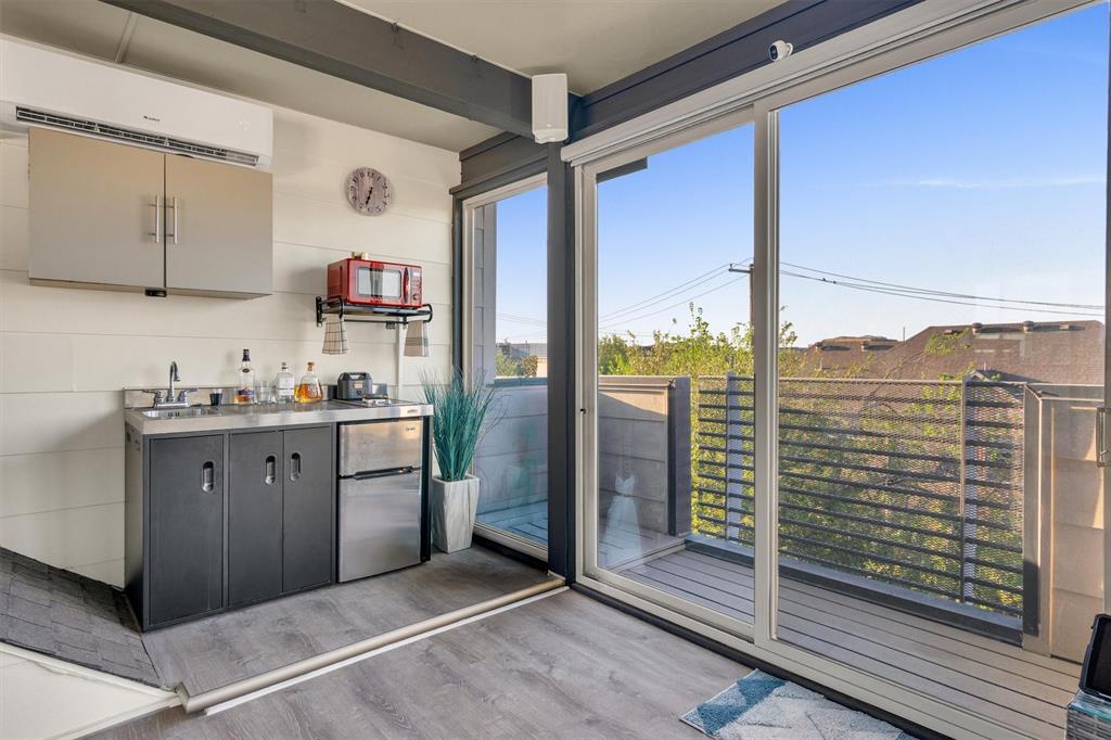 Lewis Court Twnhms - Residential