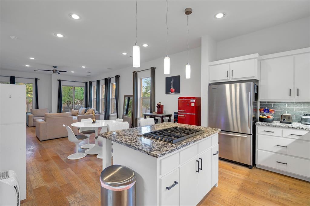 Lewis Court Twnhms - Residential