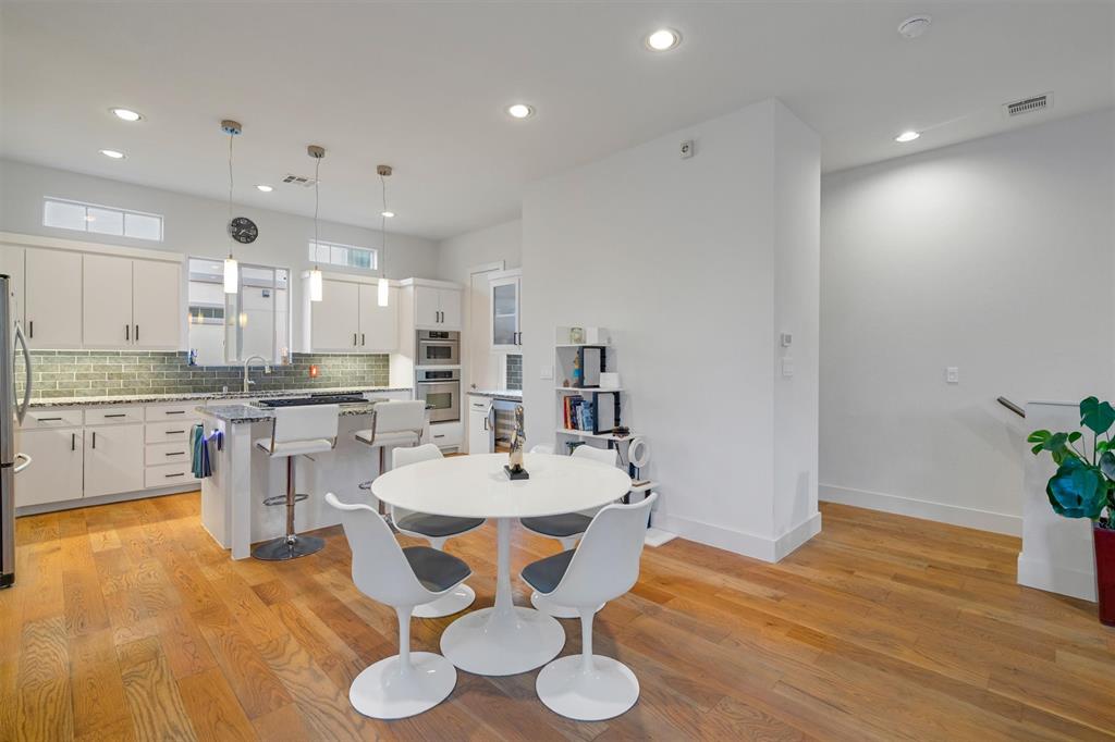 Lewis Court Twnhms - Residential