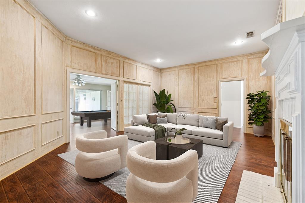 1554 N Valley Parkway