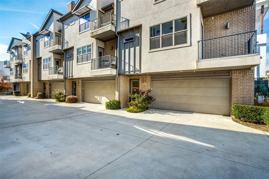 GET 1-MONTH FREE IF MOVE-IN BY 12.31.2025 ON 15+ MONTH LEASE

Elevate your lifestyle and accept nothing less than luxury at The Collection Townhomes. Discover an urban oasis in Knox Henderson where everything is uniquely designed for your needs, even down to the smallest details. Stay home and appreciate exquisite extra touches such as soaring vaulted ceilings and sleek stainless-steel appliances, or venture out for an exciting get-together in the inviting clubhouse lounge. Whether your perfect day involves a shopping spree on Henderson or a scenic hike at White Rock Lake, the best of the city is practically in your backyard. At our pet-friendly community, the possibilities are endless, so the only limit is your imagination.