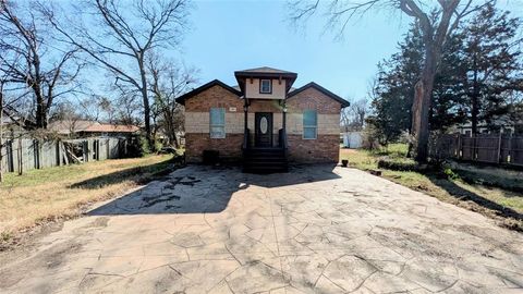 Photo of 409 Giles Street, Mineola, TX 75773 (MLS # 21258207)