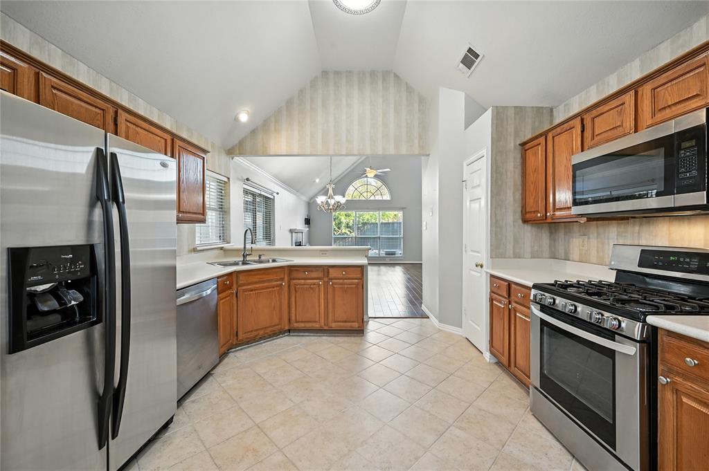 Irving, Texas 75063, United States, 3 Bedrooms Bedrooms, ,3 BathroomsBathrooms,Residential,Active,200135