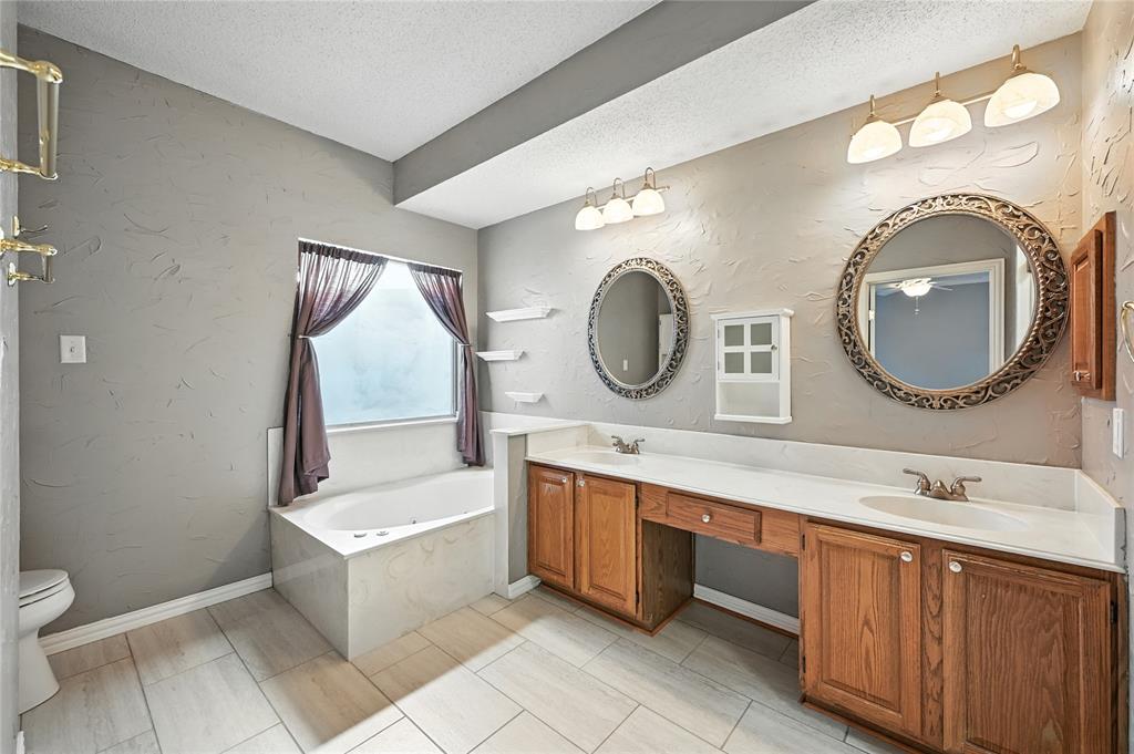 Irving, Texas 75063, United States, 3 Bedrooms Bedrooms, ,3 BathroomsBathrooms,Residential,Active,200135